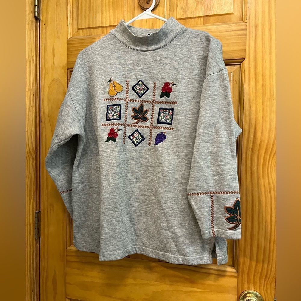Vintage Bolo Spirit size M fruit embroidered sweatshirt